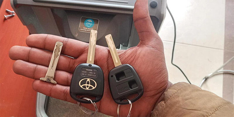cut car keys - Bar's Locksmith